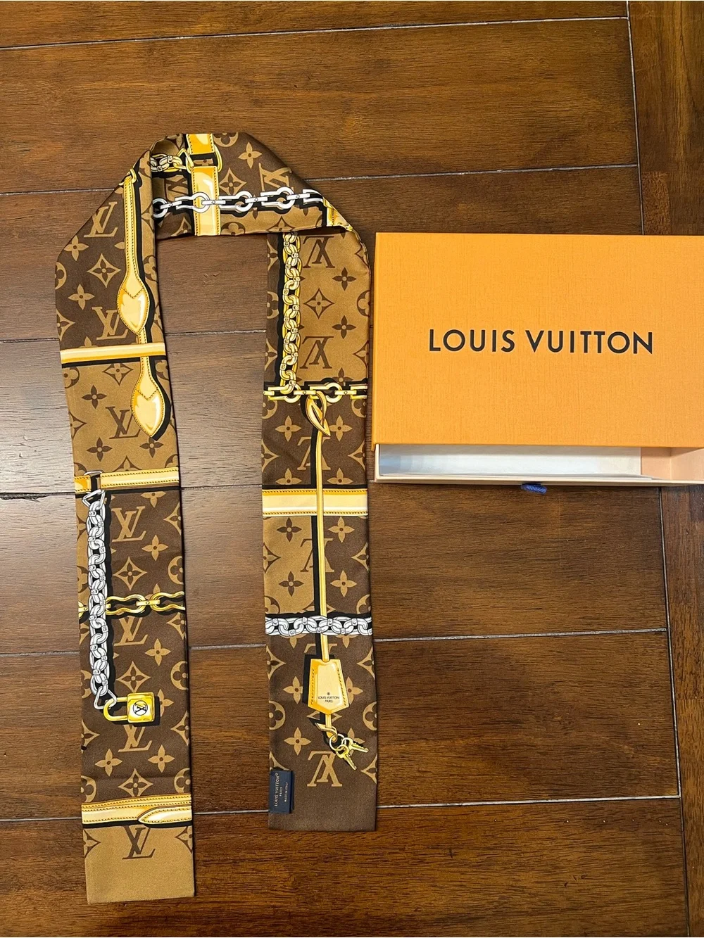 ❤️ Louis Vuitton Monogram Confidential Bandeau Silk Scarf